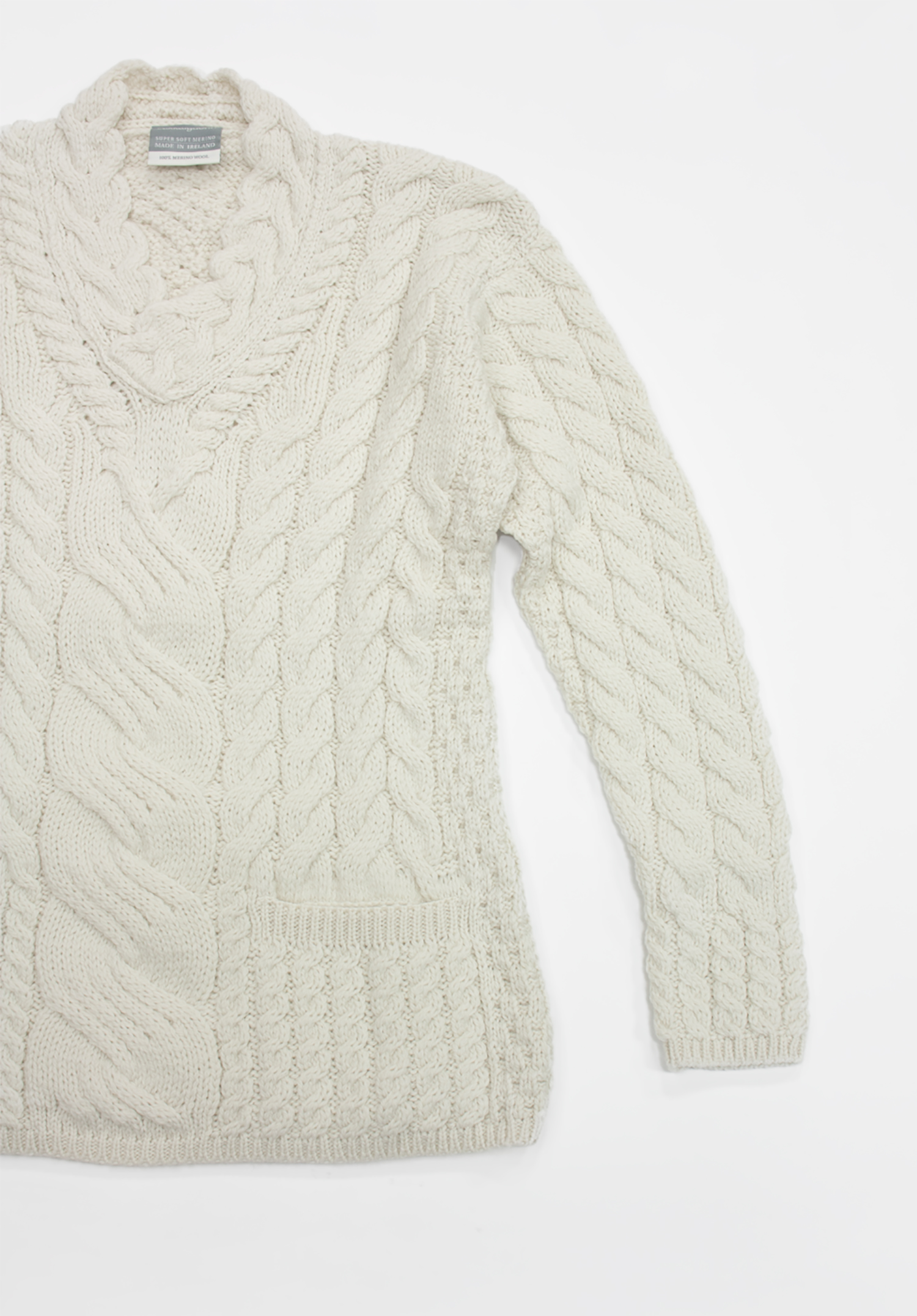 アラン　クロスオーバーVネックセーター　ホワイト