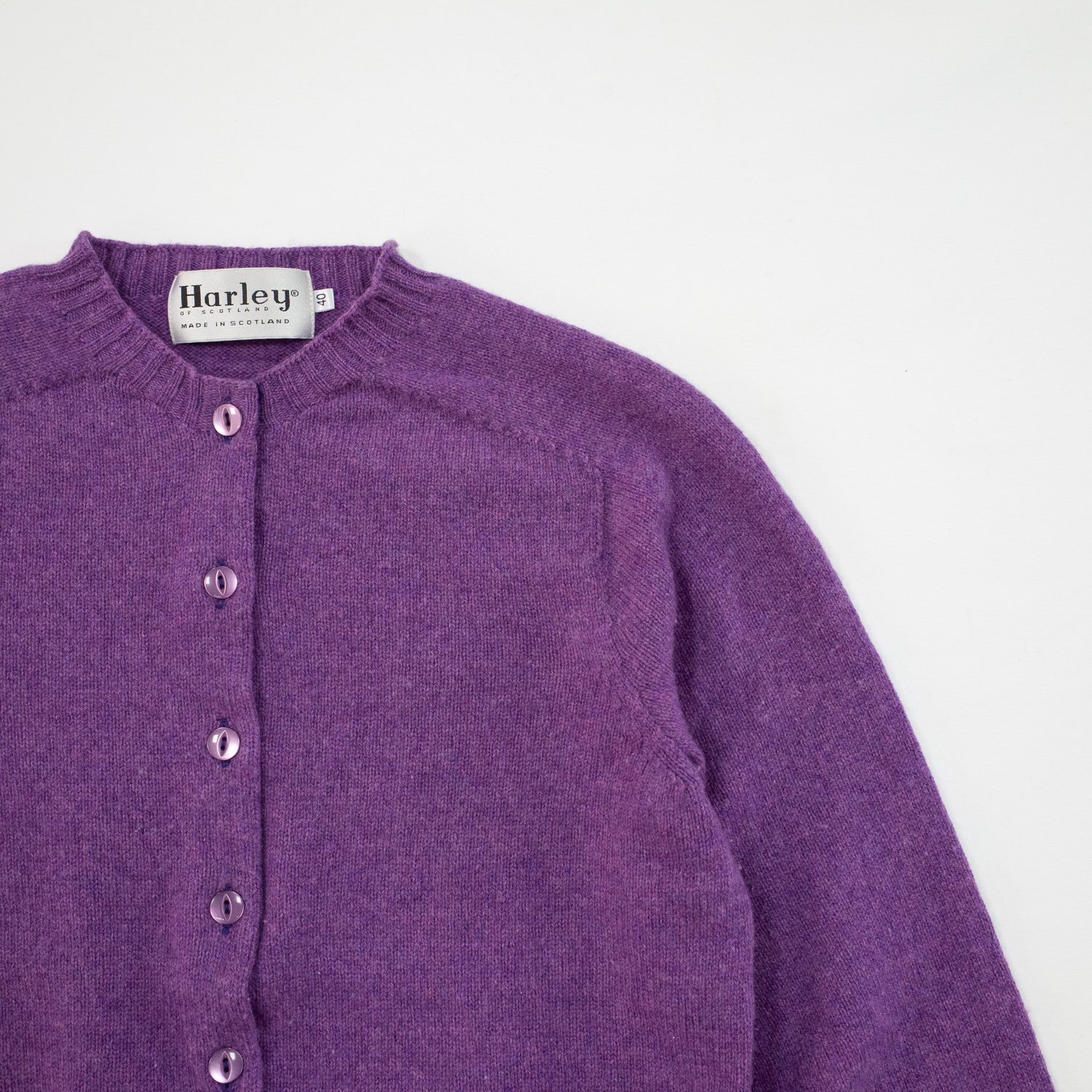 ハーレーオブスコットランドスーパーファインラムズウールクルーネックカーディガンラプチュア