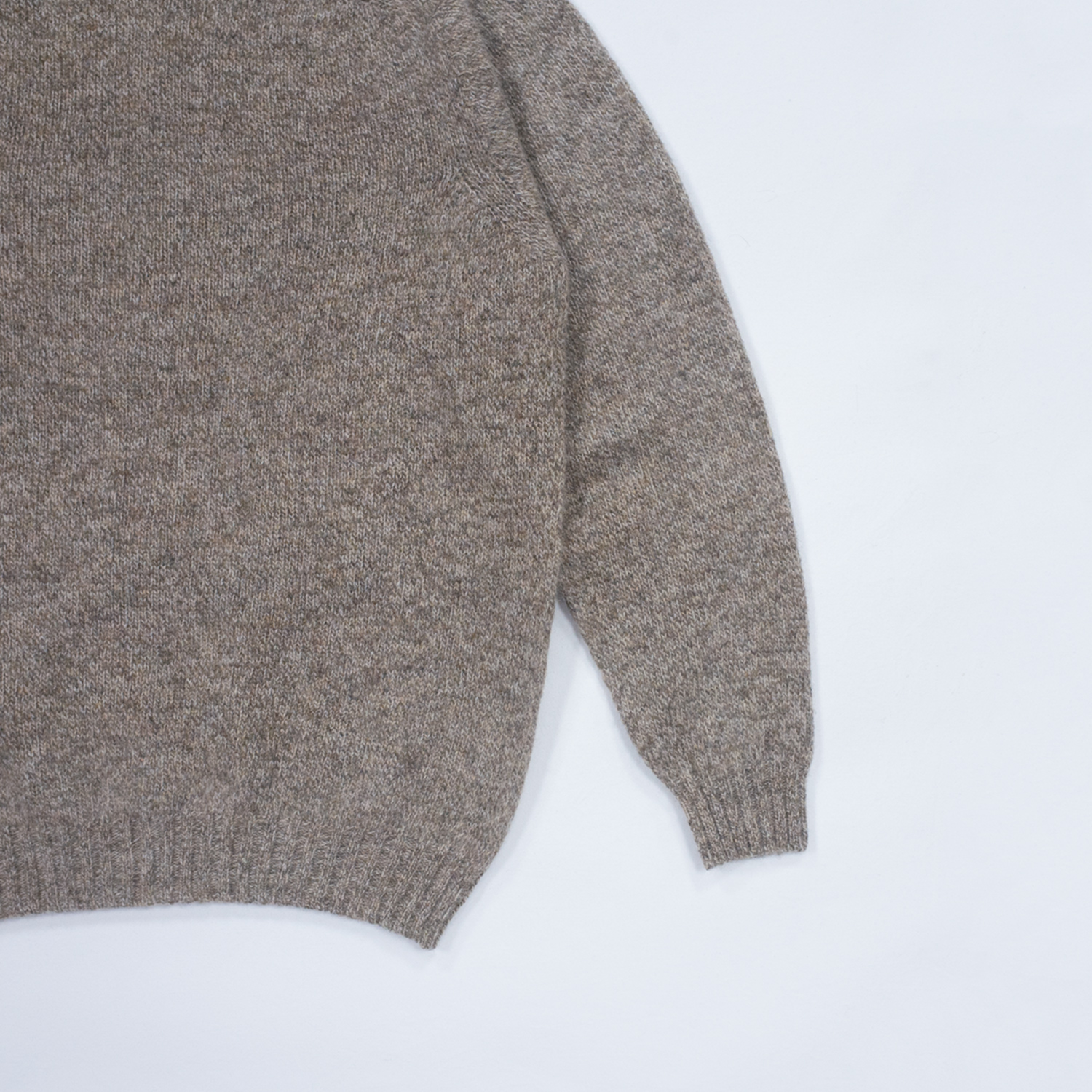 ハーレーオブスコットランド・スーパーソフトクルーネックセーターメランジペベル